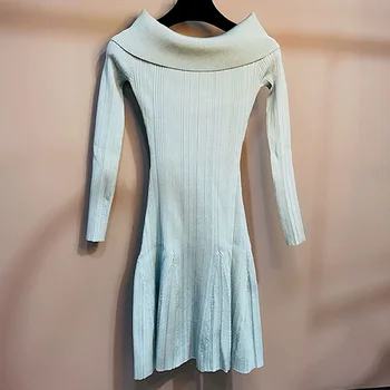 Началото на есента 2023, Ново дамско трикотажное къса рокля с един деколте и открити рамене, дебнещ бедрата