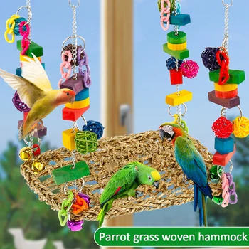 Подвесная играчка за хранене на птици, сплетен хамак за птици от морска трева, мат-люлка с цветни дървени блокчета и мъниста, хамак за катерене птици
