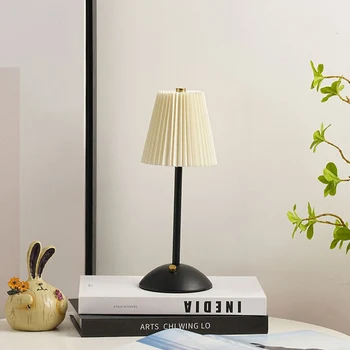Плиссированный лампа С лампа с метална основа Скандинавските творчески лампа Акумулаторна в 3 цвята, с регулируема яркост за хола Спални