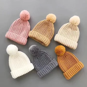 Crochet шапки-бини за малки момчета и момичета, есента и зимата Топли възли шапки с помпоном, унисекс, детска однотонная мека шапка с помпоном