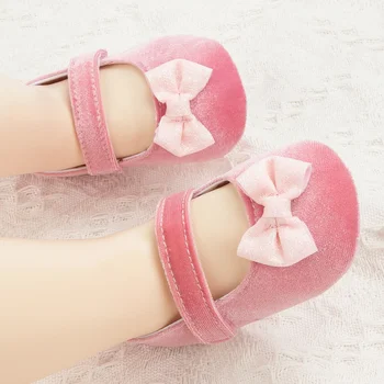 Нови обувки за малки момичета, обувки принцеса с розови цветя на носа, обувки за деца, мека, устойчива на плъзгане обувки за новородени