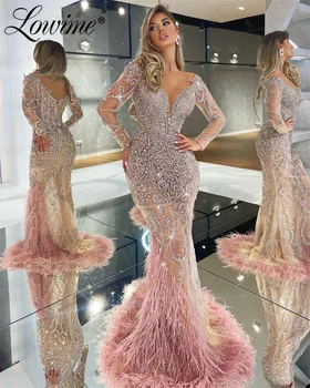 Луксозна Вечерна рокля с пера 2023 Дубай, С Дълъг ръкав, Расшитое кристали, Расшитое мъниста, Розови Вечерни Рокли за Сватби, Зашити известни Личности по Поръчка